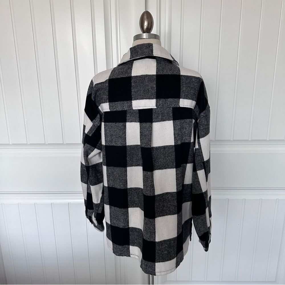 Forever 21 Black and White Buffalo Check Shacket - Picture 3 of 6